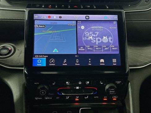 Used 2023 Jeep Grand Cherokee L Limited w/ Luxury Tech Group II image 21