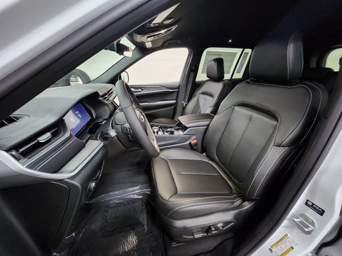 New 2025 Jeep Grand Cherokee Limited w/ Trailer Tow Package image 9