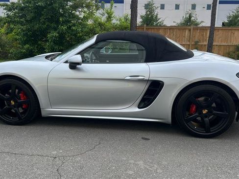 Used 2018 Porsche 718 Boxster RWD image 11