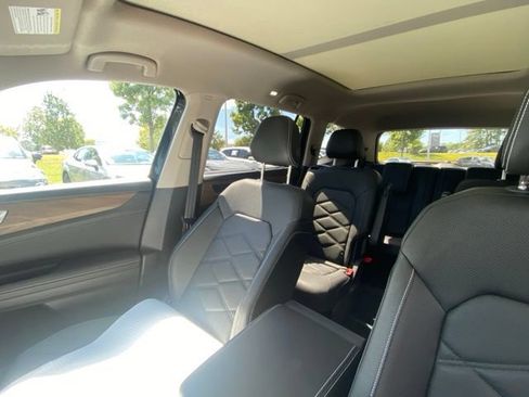 Used 2026 Volkswagen Atlas SE w/ Panoramic Sunroof Package FWD image 5