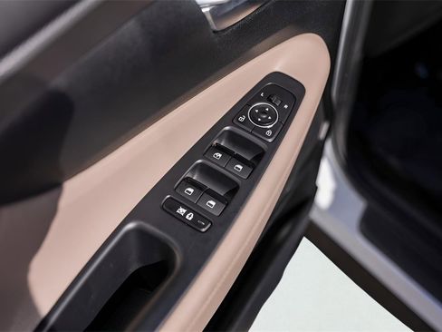 Used 2019 Hyundai Santa Fe SE image 25