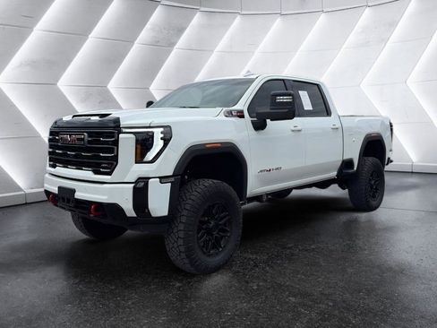 Used 2025 GMC Sierra 2500 AT4 AWD/4WD image 3