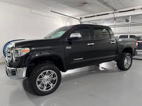 Used 2018 Toyota Tundra Limited w/ Limited Premium Package AWD/4WD image 4