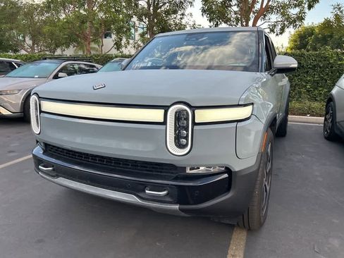 Used 2023 Rivian R1T Adventure image 5