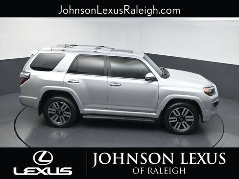 Used 2022 Toyota 4Runner Limited AWD/4WD image 29