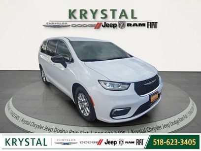 Used 2026 Chrysler Pacifica Select