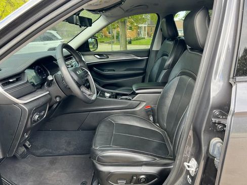 Used 2023 Jeep Grand Cherokee L Limited AWD/4WD image 4