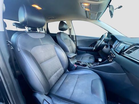 Used 2017 Kia Niro EX image 25