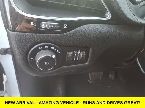 Used 2019 Jeep Cherokee Altitude image 15