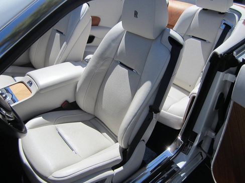 Used 2016 Rolls-Royce Dawn RWD image 36