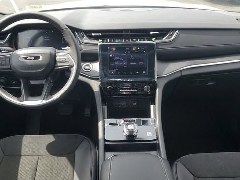 New 2025 Jeep Grand Cherokee L Altitude image 10
