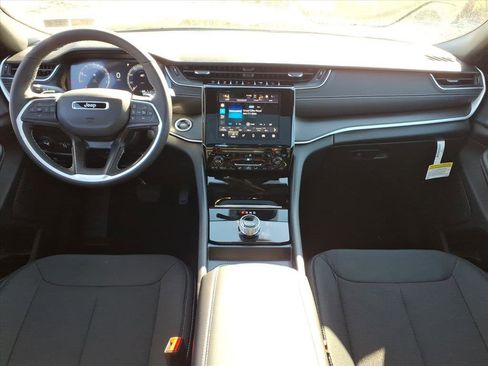 New 2025 Jeep Grand Cherokee Laredo X w/ Luxury Tech Group I image 5