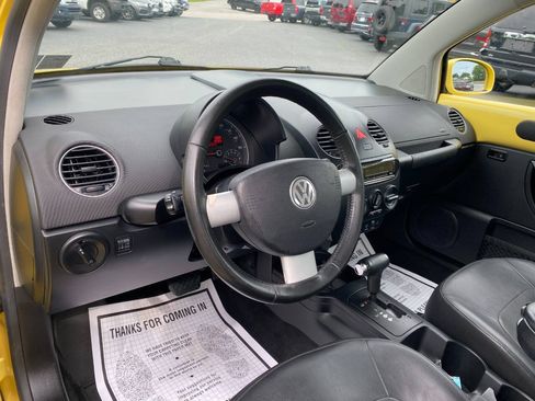 Used 2009 Volkswagen Beetle Coupe FWD image 10