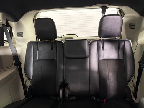 Used 2019 Dodge Grand Caravan SXT FWD image 18
