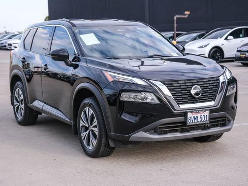 Used 2021 Nissan Rogue SV FWD image 3