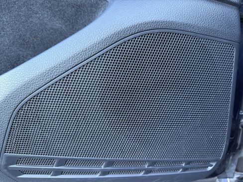 Used 2016 Volkswagen e-Golf SE image 27