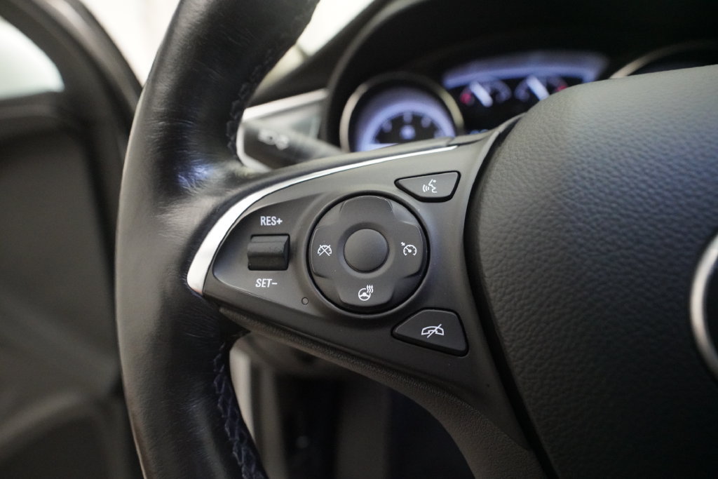 Used 2019 Buick Envision Essence FWD image 18