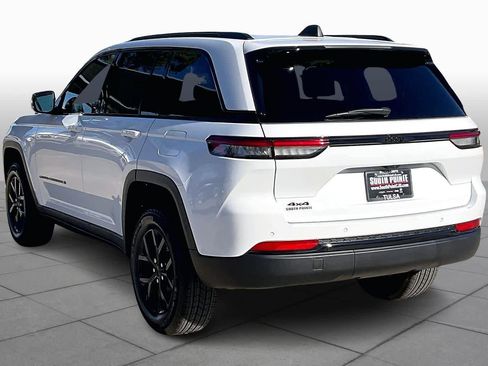 New 2025 Jeep Grand Cherokee Altitude image 12