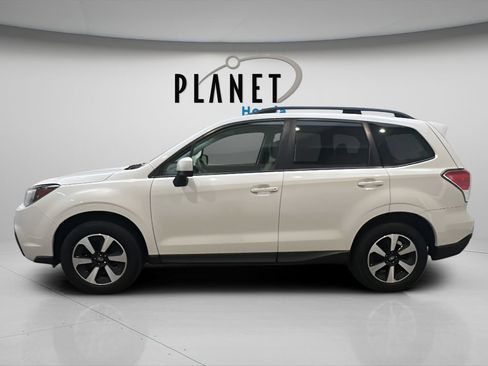 Used 2017 Subaru Forester 2.5i Premium w/ All-Weather Package AWD/4WD image 9