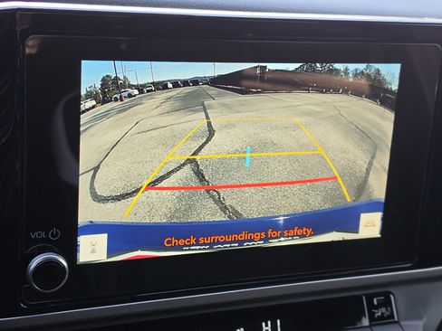 Used 2025 Toyota Camry SE image 20