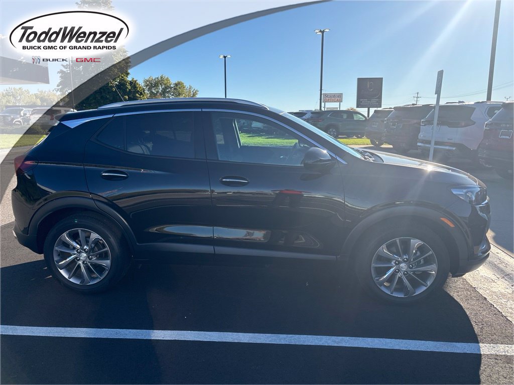 Used 2023 Buick Encore GX Essence w/ Experience Buick Package FWD image 1