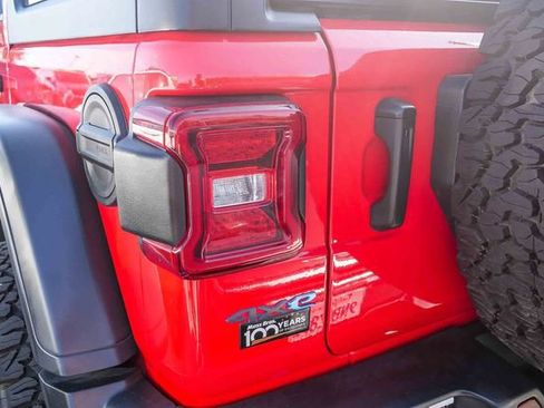 Used 2022 Jeep Wrangler Unlimited Rubicon 4xe AWD/4WD image 13