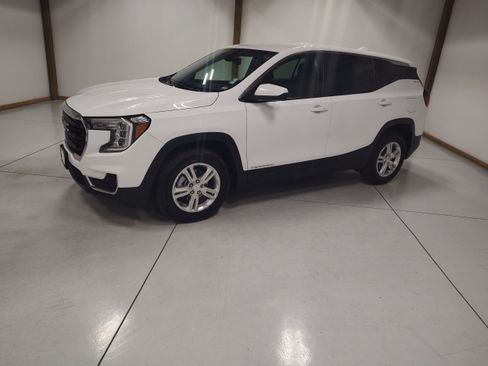 Used 2024 GMC Terrain SLE AWD/4WD image 4