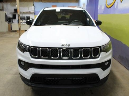 Used 2023 Jeep Compass Latitude AWD/4WD image 2
