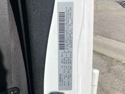 Used 2018 Jeep Wrangler Unlimited Sahara AWD/4WD image 12