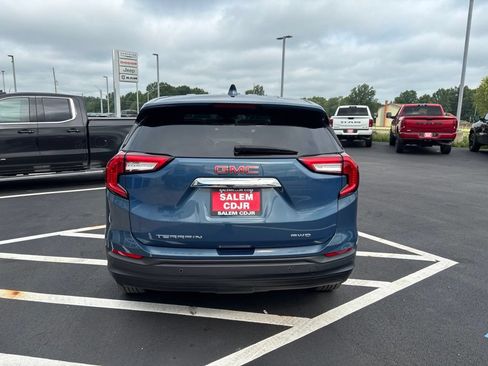 Used 2024 GMC Terrain SLE AWD/4WD image 5