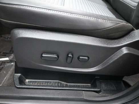 Certified 2018 Ford Escape SE w/ SE Sport Appearance Package image 11