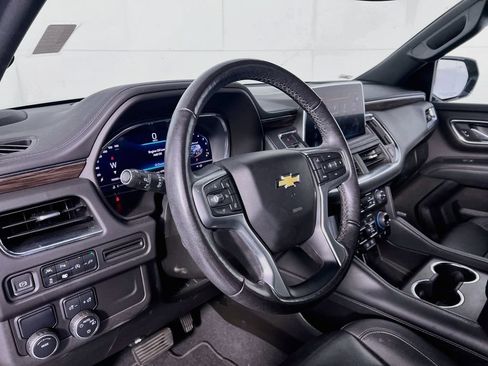 Used 2022 Chevrolet Suburban LT w/ Luxury Package RWD image 6