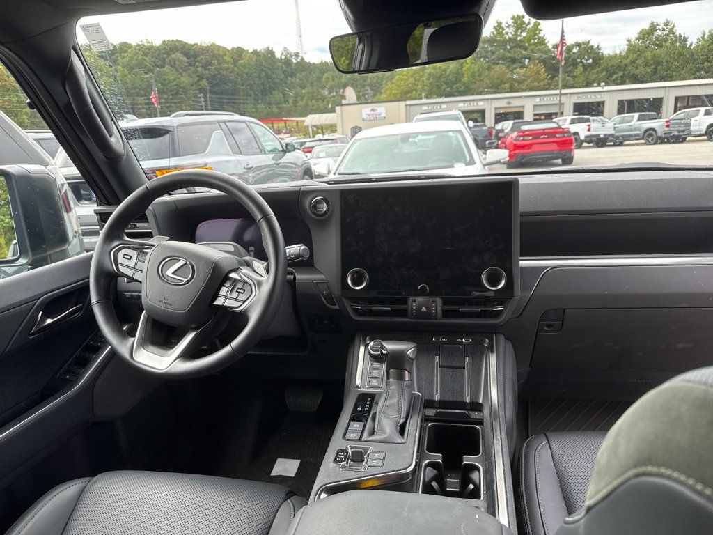 Used 2026 Lexus GX 550 AWD/4WD image 9