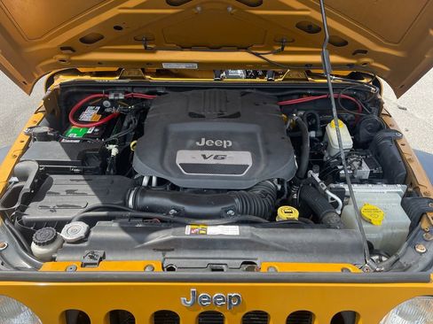 Used 2014 Jeep Wrangler Unlimited Sport w/ Quick Order Package 24S AWD/4WD image 11