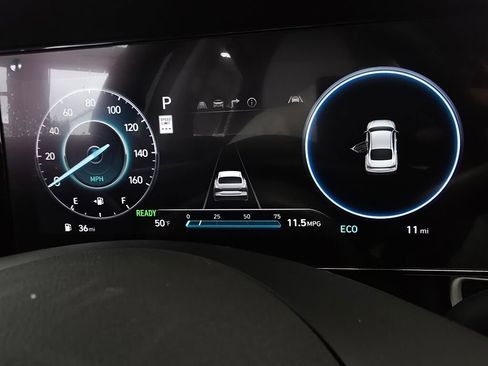 New 2025 Hyundai Elantra Limited image 18