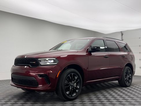 Used 2023 Dodge Durango GT w/ Blacktop Package AWD/4WD image 2