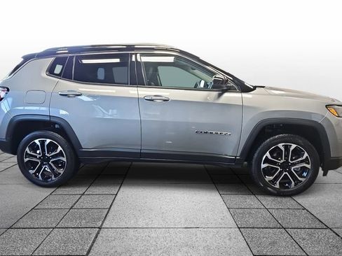 Used 2022 Jeep Compass Limited image 4
