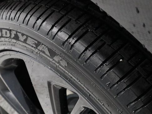 Used 2023 Buick Envision Essence w/ Sport Touring Package image 20