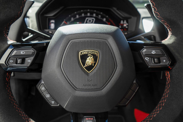 Used 2021 Lamborghini Huracan STO RWD image 25