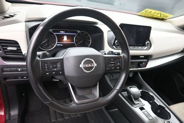 Used 2025 Nissan Rogue SV AWD/4WD image 14