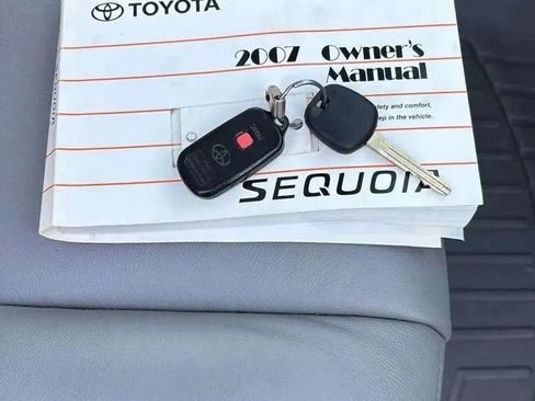 Used 2007 Toyota Sequoia Limited image 41