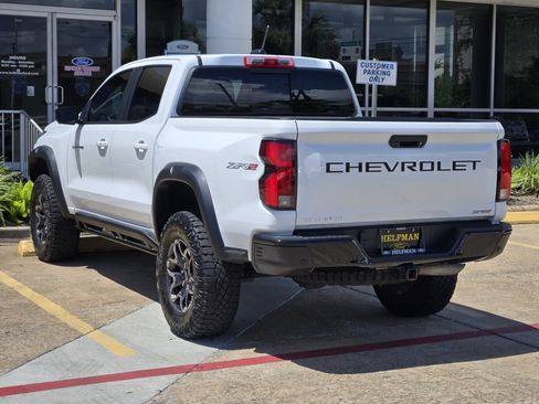Used 2024 Chevrolet Colorado ZR2 w/ Technology Package AWD/4WD image 3