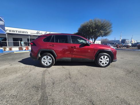 Used 2019 Toyota RAV4 LE image 2