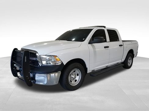 Used 2022 RAM 1500 4x4 Crew Cab Classic w/ Chrome Appearance Group image 4