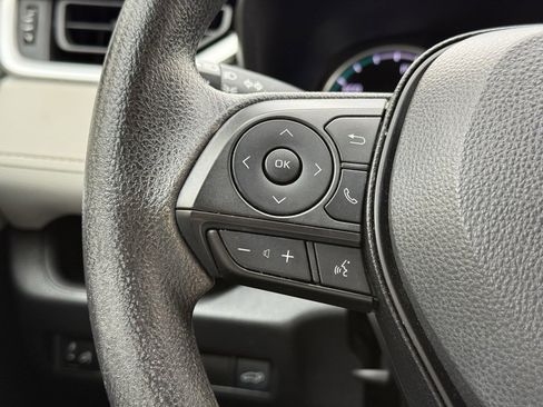 Used 2022 Toyota RAV4 XLE image 17