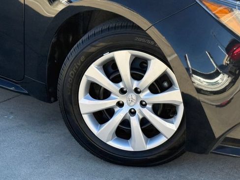 Used 2024 Toyota Corolla LE FWD image 2