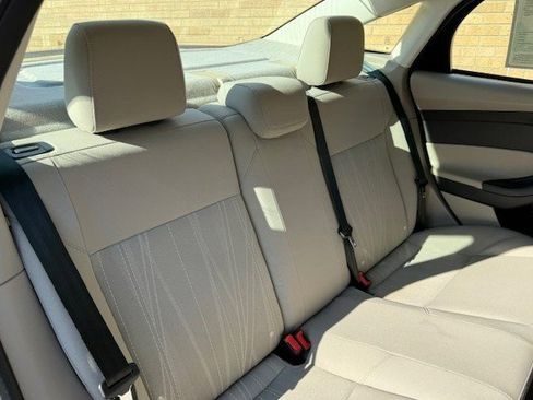 Used 2015 Ford Focus SE w/ SE Sport Package image 17