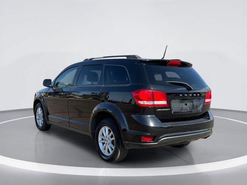 Used 2019 Dodge Journey SE FWD image 3