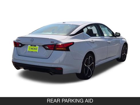 Used 2024 Nissan Altima 2.5 SR w/ SR Premium Package FWD image 9