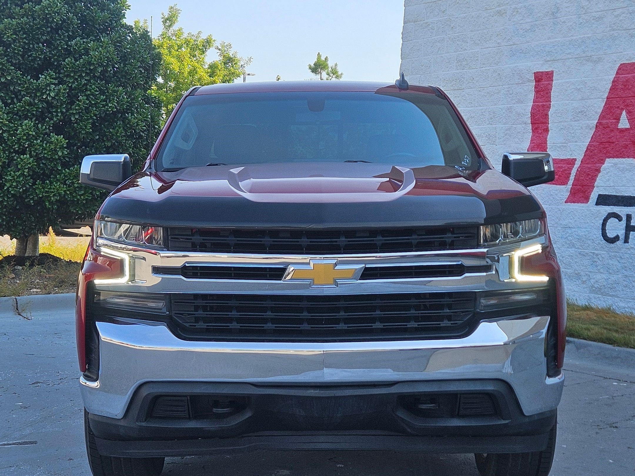 Used 2021 Chevrolet Silverado 1500 LT w/ Z71 Off-Road Package AWD/4WD image 2